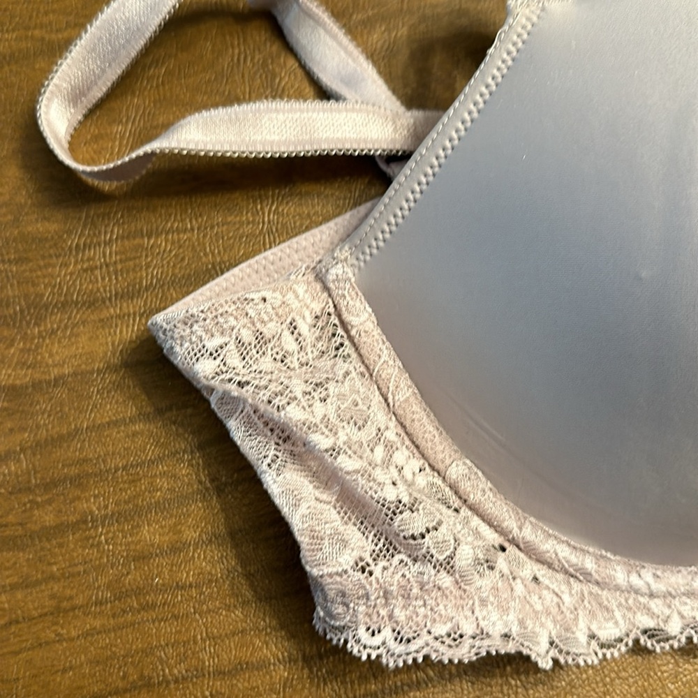 NWT-Victoria’s Secret bra, 38C - Picture 3 of 8